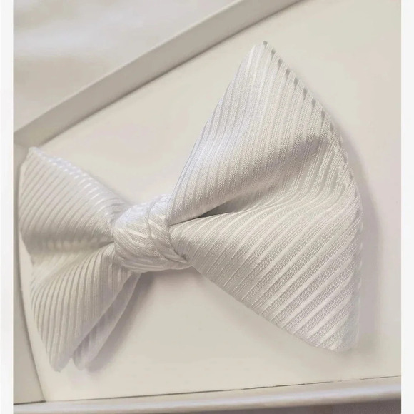 Calvin Klein White Stripe  Bow Tie NIB - Picture 7 of 12